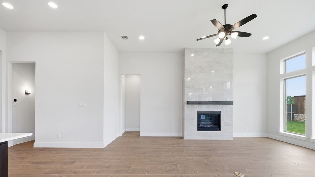 Spacious, unfurnished interior of a new home in The Parks at Wilson Creek, Celina (Image 16).