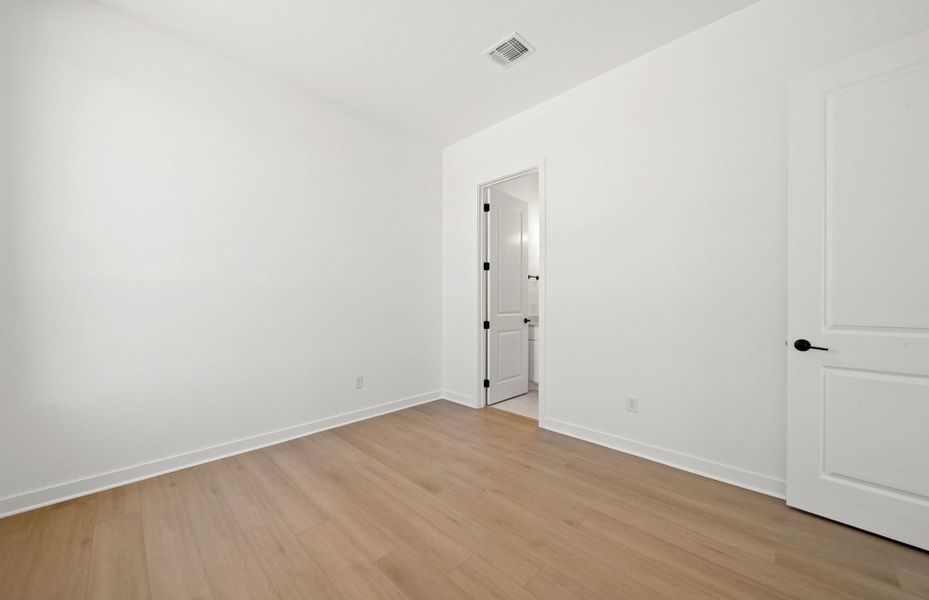 Spacious, unfurnished interior of a new home in 6 Creeks, Kyle (Image 18).