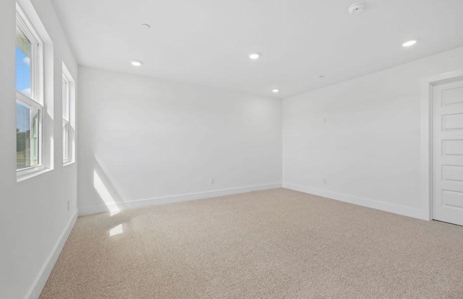 Spacious, unfurnished interior of a new home in Bradshaw Farms Reserve, Mount Juliet (Image 36).
