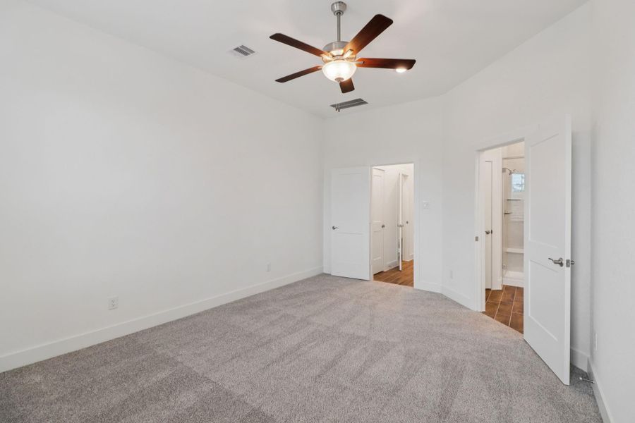 Spacious, unfurnished interior of a new home in Kresston 50's, Montgomery (Image 26).