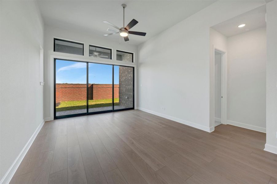 Spacious, unfurnished interior of a new home in Sienna - Grove Collection, Missouri City (Image 18).