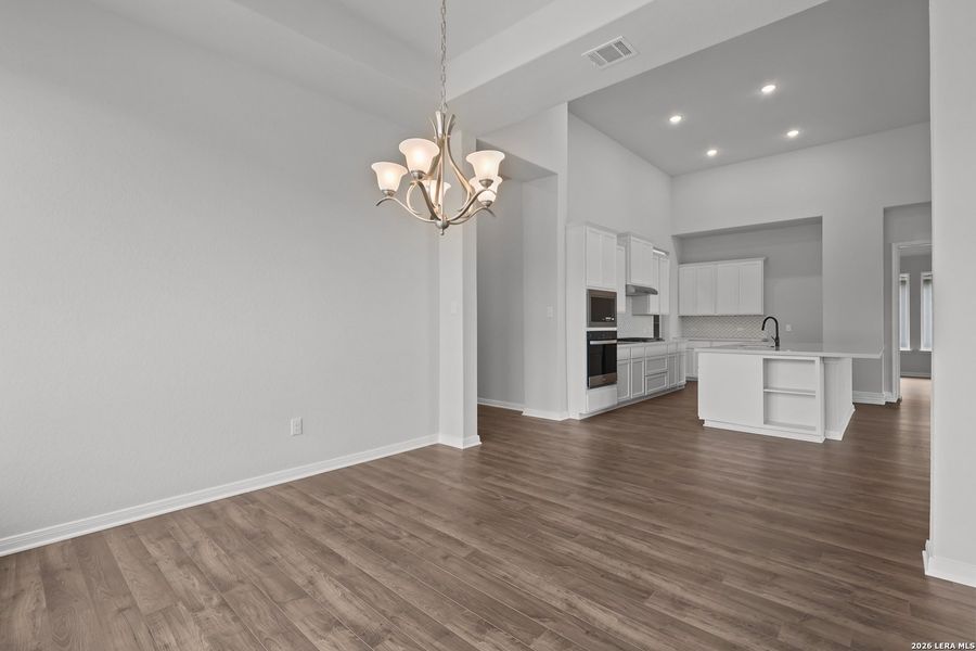 Spacious, unfurnished interior of a new home in Buffalo Crossing, Cibolo (Image 23).