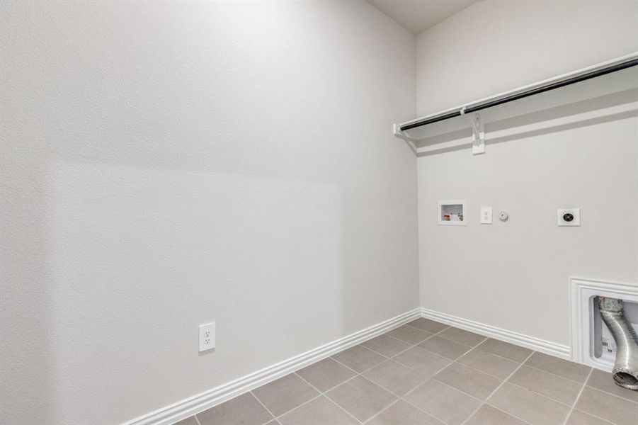 Spacious, unfurnished interior of a new home in Southridge - Premier Series, McKinney (Image 20).