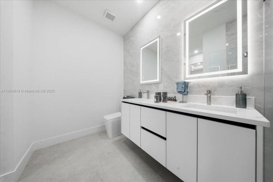 Furnished interior view inside a new home in , Lehigh Acres (Image 7).