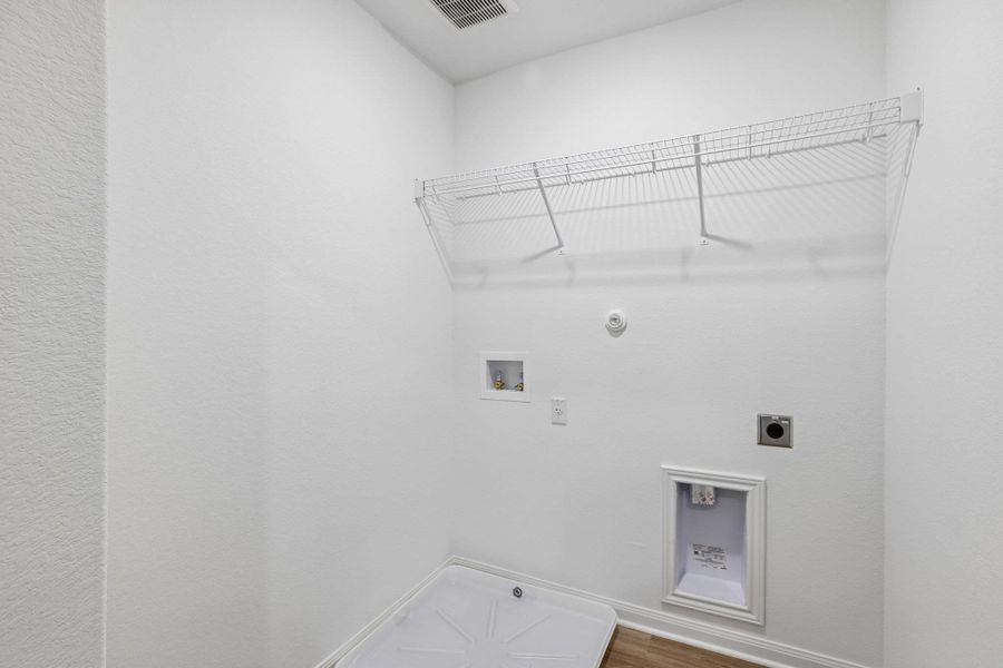 Spacious, unfurnished interior of a new home in , Elgin (Image 15).