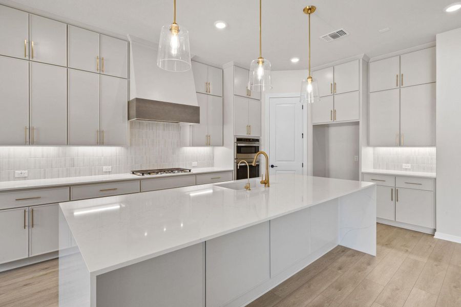 Representative images and renderings are for illustrative purposes. Actual structural options and design finishes of home may vary.