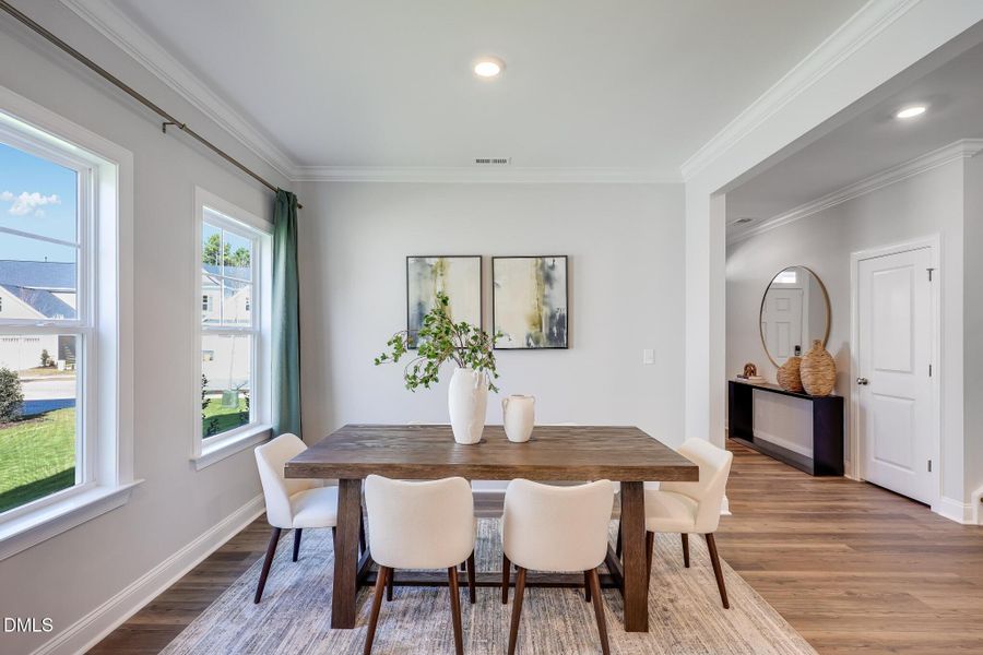 SUN_Everlee_Pic_MayflowerIII_Dining_2of2