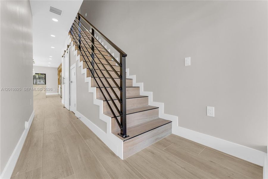 Spacious, unfurnished interior of a new home in , Miami (Image 35).