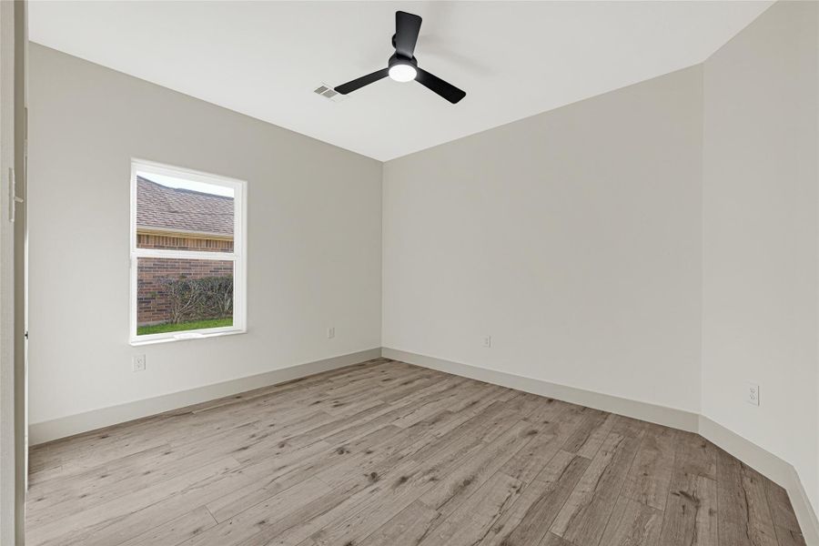 Spacious, unfurnished interior of a new home in , La Marque (Image 15).
