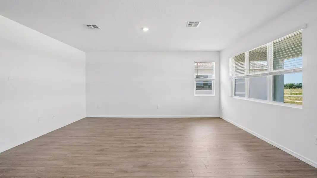 Spacious, unfurnished interior of a new home in Harmony at Lake Eloise, Winter Haven (Image 16).