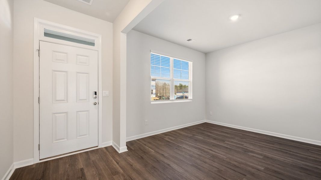 Spacious, unfurnished interior of a new home in Poplar Preserve, Newnan (Image 12).