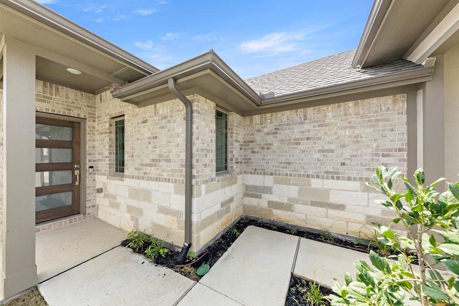 1621 Meadow Crest - Ext. Entry (2)