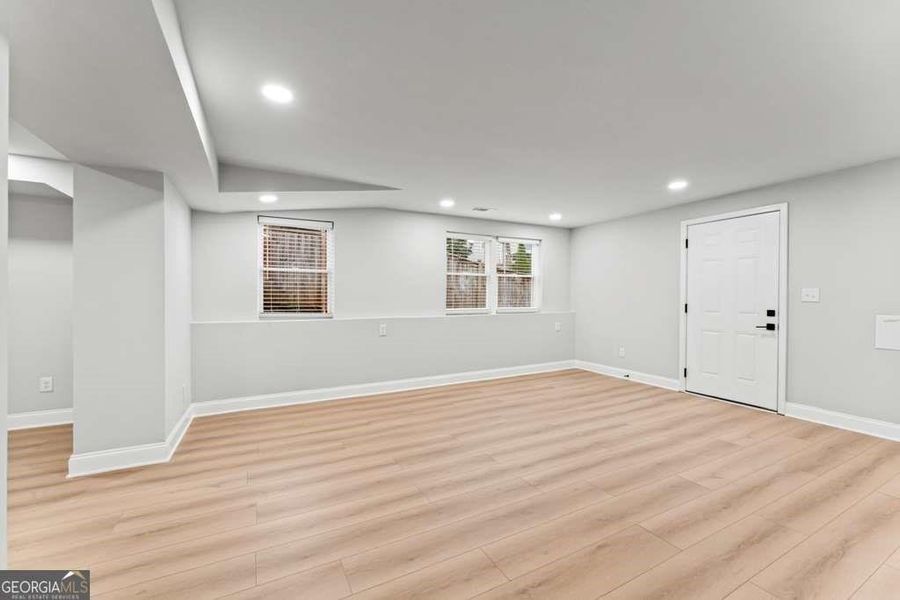 Spacious, unfurnished interior of a new home in , Atlanta (Image 23).