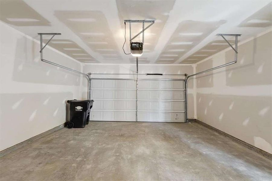 Spacious, unfurnished interior of a new home in , Cartersville (Image 29). Spacious, unfurnished interior of a new home in , Cartersville (Image 29).