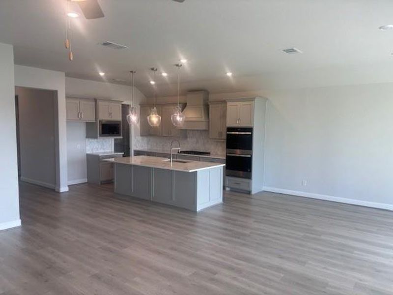 Spacious, unfurnished interior of a new home in Del Bello Lakes 60', Manvel (Image 10). Spacious, unfurnished interior of a new home in Del Bello Lakes 60', Manvel (Image 10).