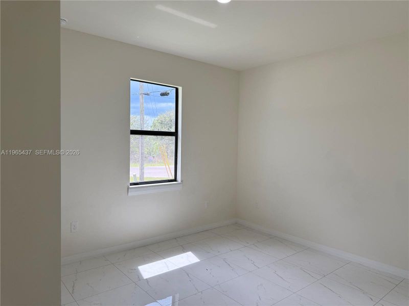 Spacious, unfurnished interior of a new home in , Lehigh Acres (Image 13).