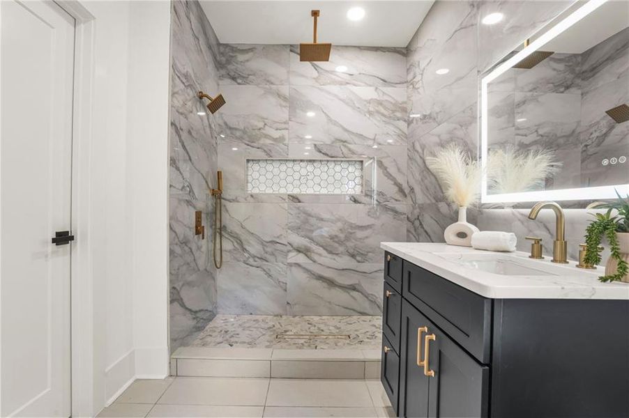 Furnished interior view inside a new home in , Atlanta (Image 40).