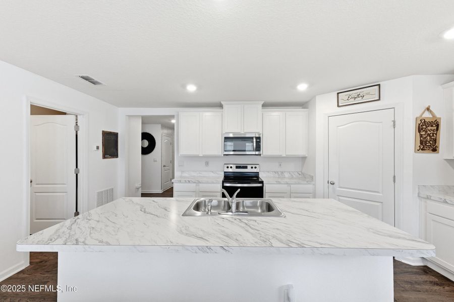 Furnished interior view inside a new home in Cross Creek Express, Green Cove Springs (Image 16). Furnished interior view inside a new home in Cross Creek Express, Green Cove Springs (Image 16).