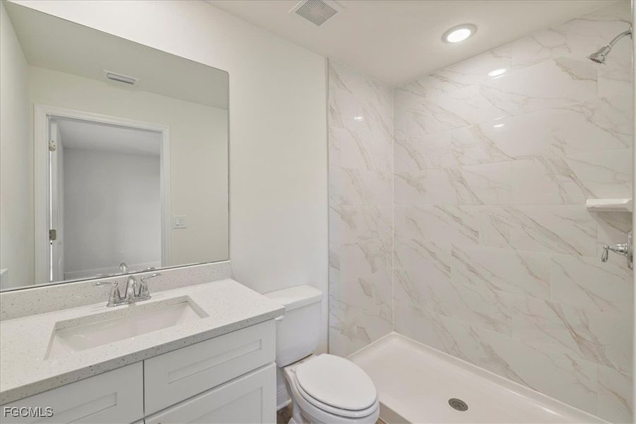 Furnished interior view inside a new home in Cape Coral, Cape Coral (Image 14).