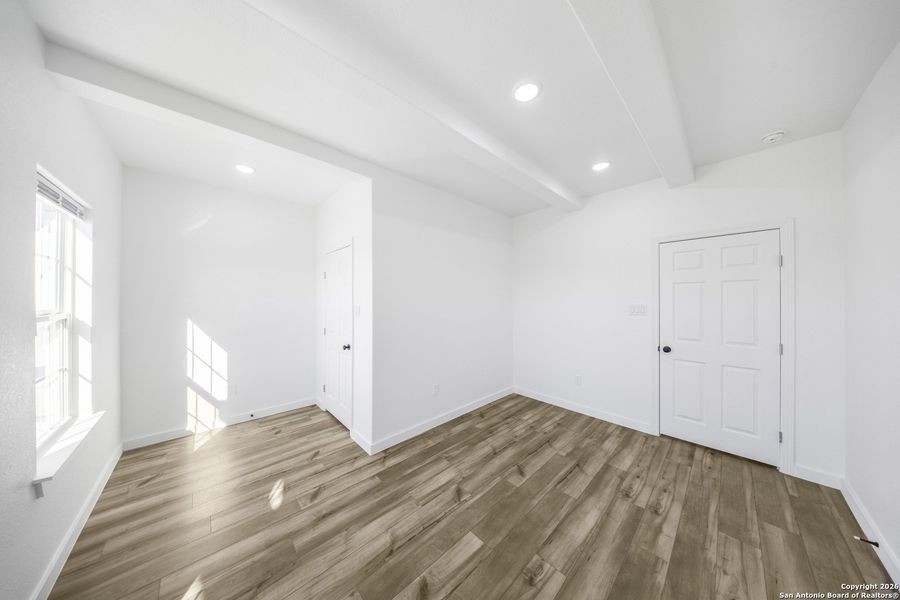 Spacious, unfurnished interior of a new home in , Floresville (Image 17).