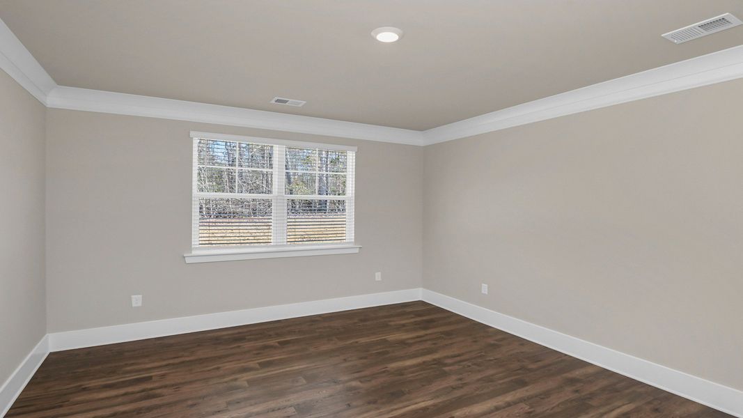 Spacious, unfurnished interior of a new home in Cross Creek, Lexington (Image 25).