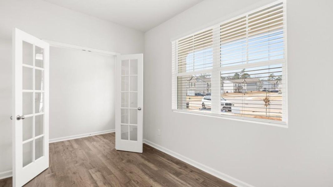 Spacious, unfurnished interior of a new home in Thompson Ridge, Dallas (Image 23).