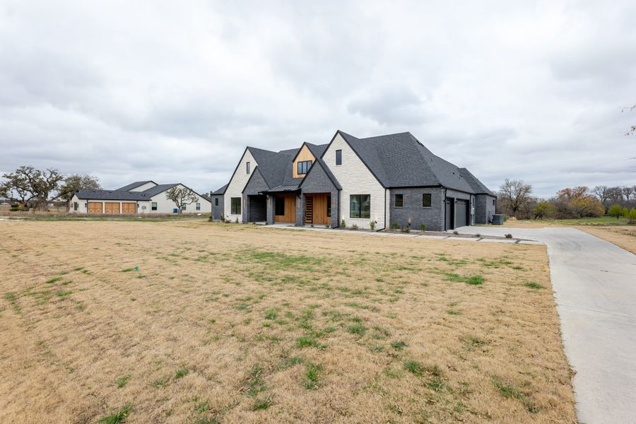 Front exterior of a new home in Summit Ranch, Aledo, TX, highlighting curb appeal (Image 33). Front exterior of a new home in Summit Ranch, Aledo, TX, highlighting curb appeal (Image 33).