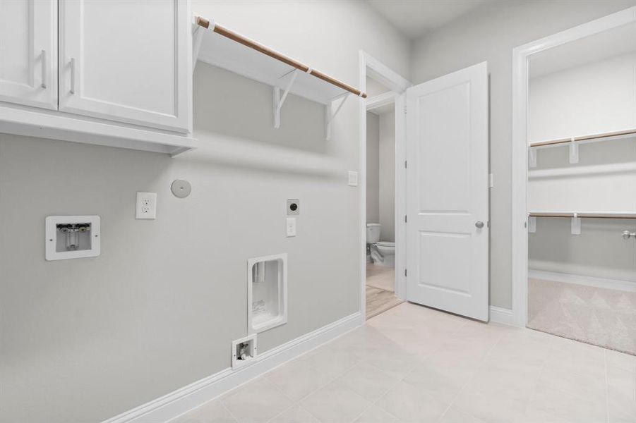 Large and spacious laundry room.