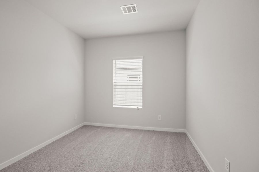 Spacious, unfurnished interior of a new home in Sherwood Glen, Conroe (Image 9).
