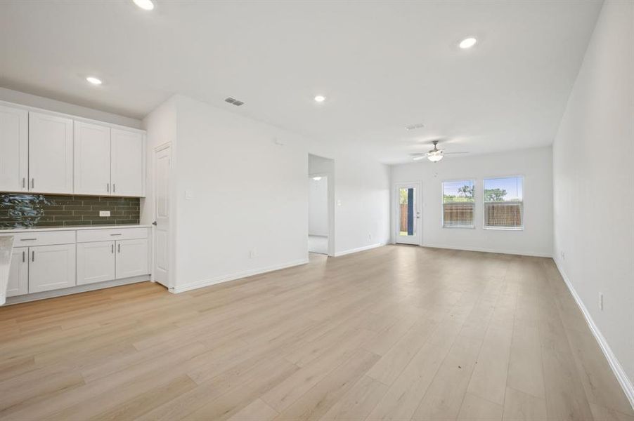 Photo is not of the actual home, but is an inspirational photo of builder’s model home and may depict options, furnishings, and/or decorator features that are not included. Photo is not of the actual home, but is an inspirational photo of builder’s model home and may depict options, furnishings, and/or decorator features that are not included.