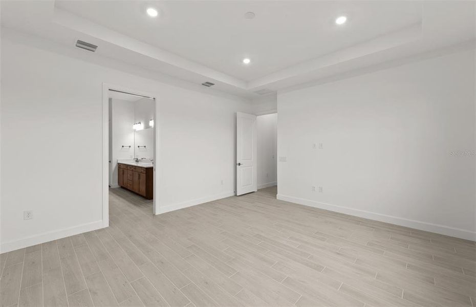 Spacious, unfurnished interior of a new home in Del Webb Catalina, Lakewood Ranch (Image 17).