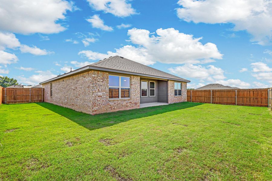 Representative exterior details of a home built from the Essex by Cheldan Homes in Stoneview, Glen Rose (Image 35).