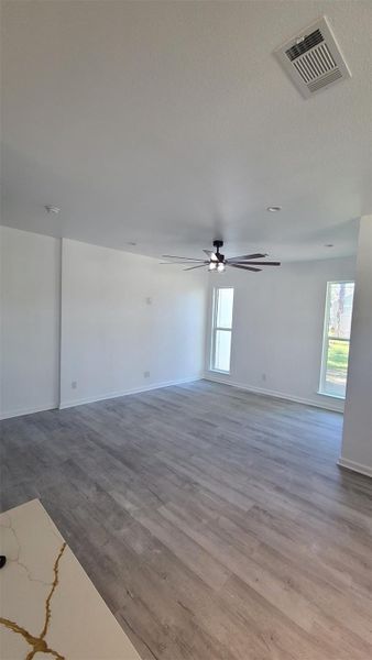 Spacious, unfurnished interior of a new home in , La Marque (Image 7).