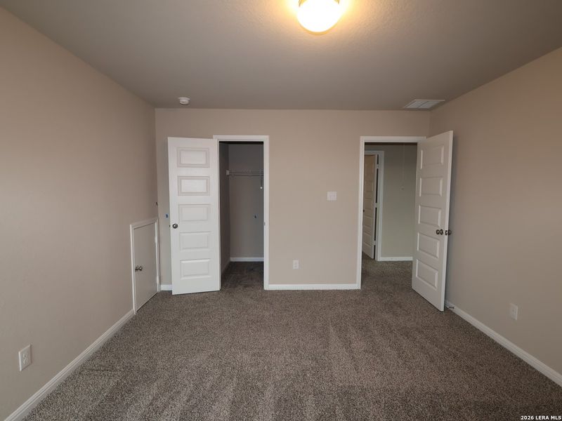 Spacious, unfurnished interior of a new home in Mesquite Ridge, San Antonio (Image 17). Spacious, unfurnished interior of a new home in Mesquite Ridge, San Antonio (Image 17).