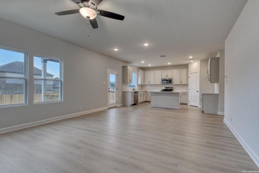 Spacious, unfurnished interior of a new home in Arcadia Ridge, San Antonio (Image 24). Spacious, unfurnished interior of a new home in Arcadia Ridge, San Antonio (Image 24).
