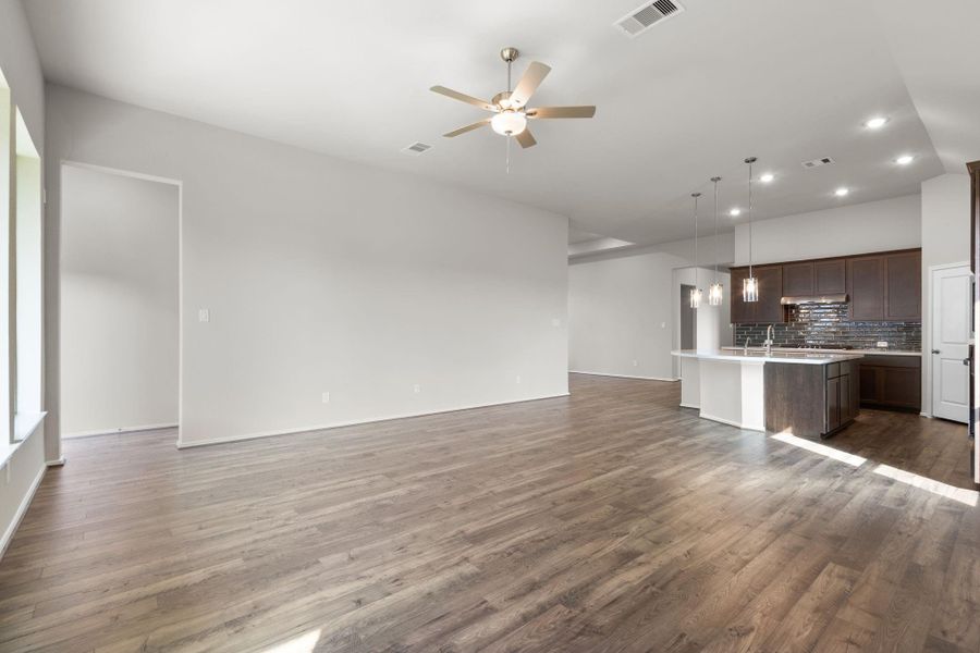 Spacious, unfurnished interior of a new home in Dunham Pointe 50', Cypress (Image 23).