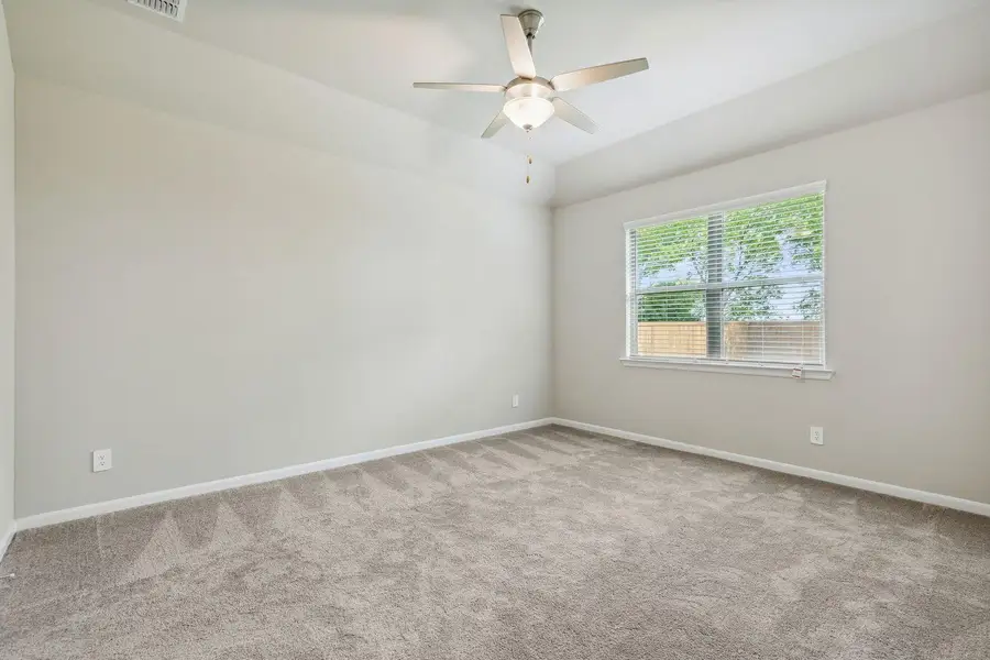 Spacious, unfurnished interior of a new home in Prairie Winds, Hutto (Image 9).