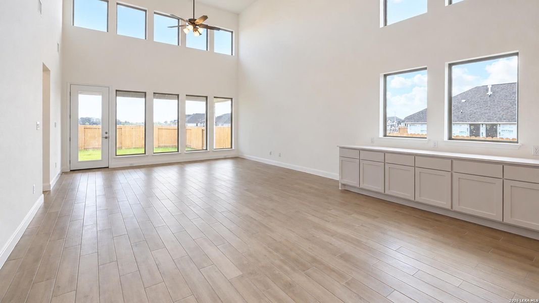 Spacious, unfurnished interior of a new home in Meadows of Mill Creek, Seguin (Image 19).