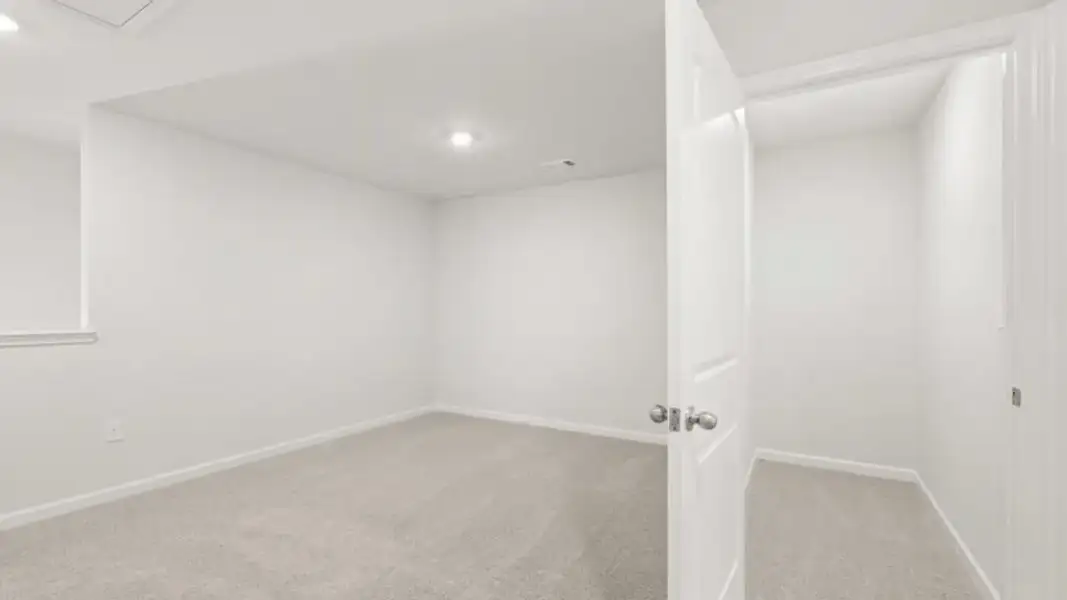 Spacious, unfurnished interior of a new home in Hughes Court, Dawsonville (Image 19).