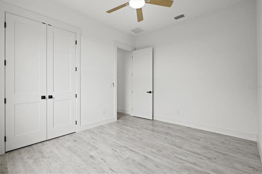 Spacious, unfurnished interior of a new home in , Englewood (Image 31).