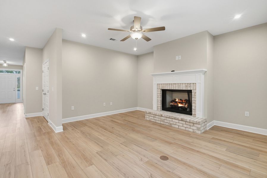 Representative unfurnished interior of a home built from the Harbor II by Ernest Homes in Wexford, Richmond Hill (Image 25).