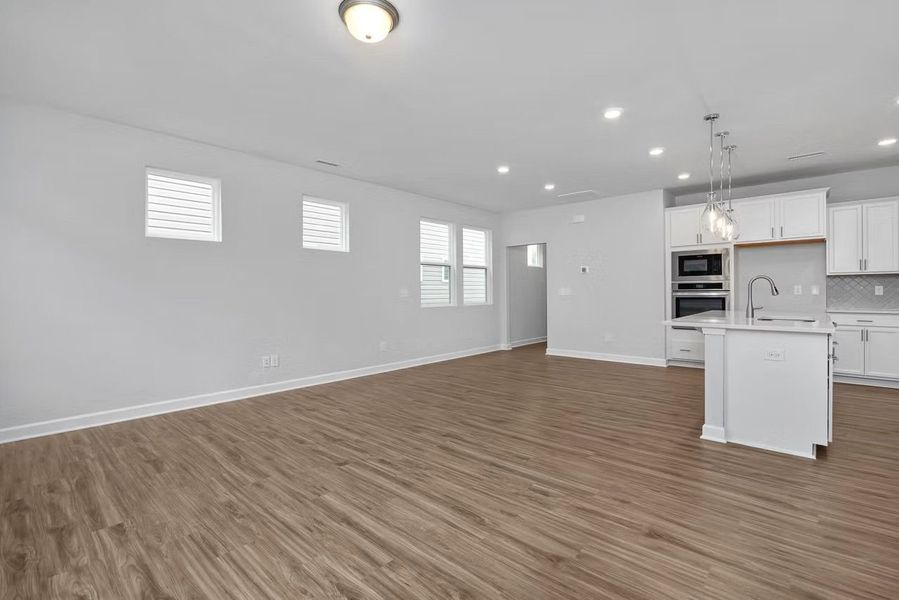 Spacious, unfurnished interior of a new home in Lake Park Villas, Wylie (Image 10).