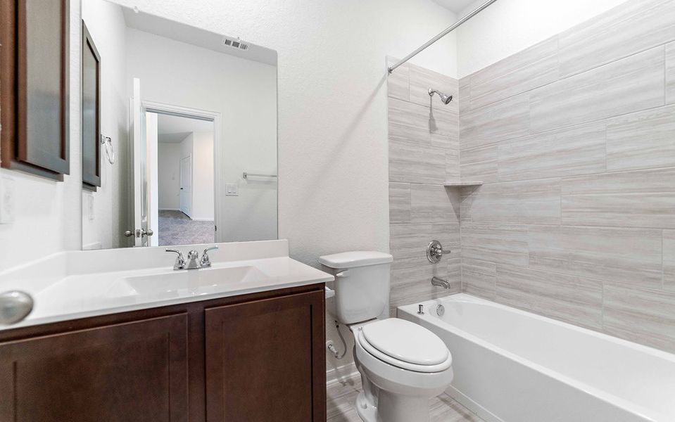 Furnished interior view inside a new home in Hannah Heights, Seguin (Image 7).