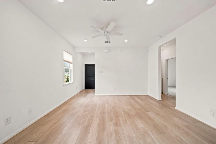 Spacious, unfurnished interior of a new home in Mason Woods, Cypress (Image 17). Spacious, unfurnished interior of a new home in Mason Woods, Cypress (Image 17).