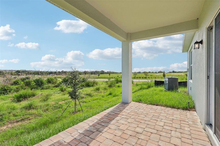 Exterior details and patio area of a home in Hamilton Bluff, Haines City (Image 4).
