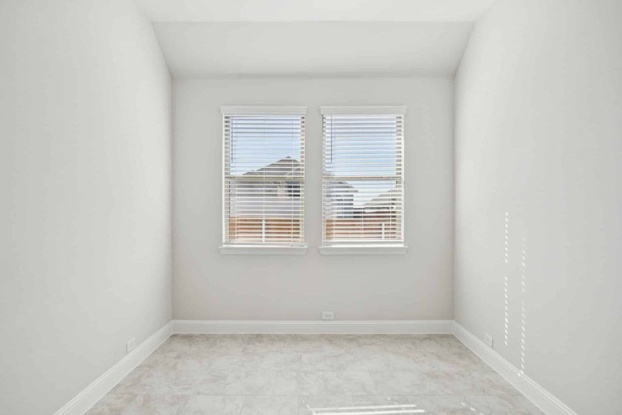 Spacious, unfurnished interior of a new home in Heartland, Heartland (Image 21).