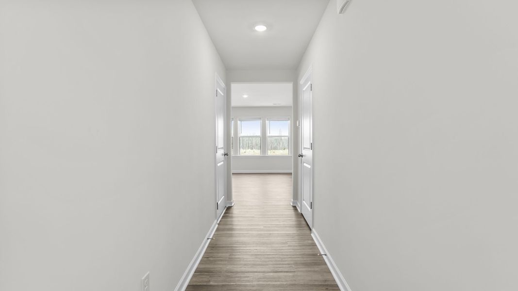 Spacious, unfurnished interior of a new home in Hawk Ridge, Anderson (Image 16).