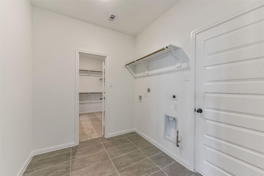 Spacious, unfurnished interior of a new home in River Ranch Meadows, Dayton (Image 36).