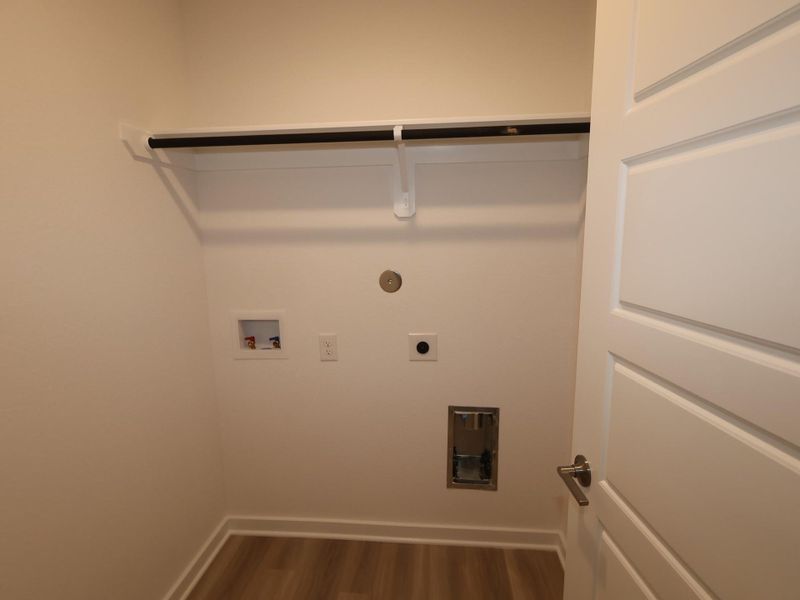 Spacious, unfurnished interior of a new home in Miller's Pond, Rosenberg (Image 19).