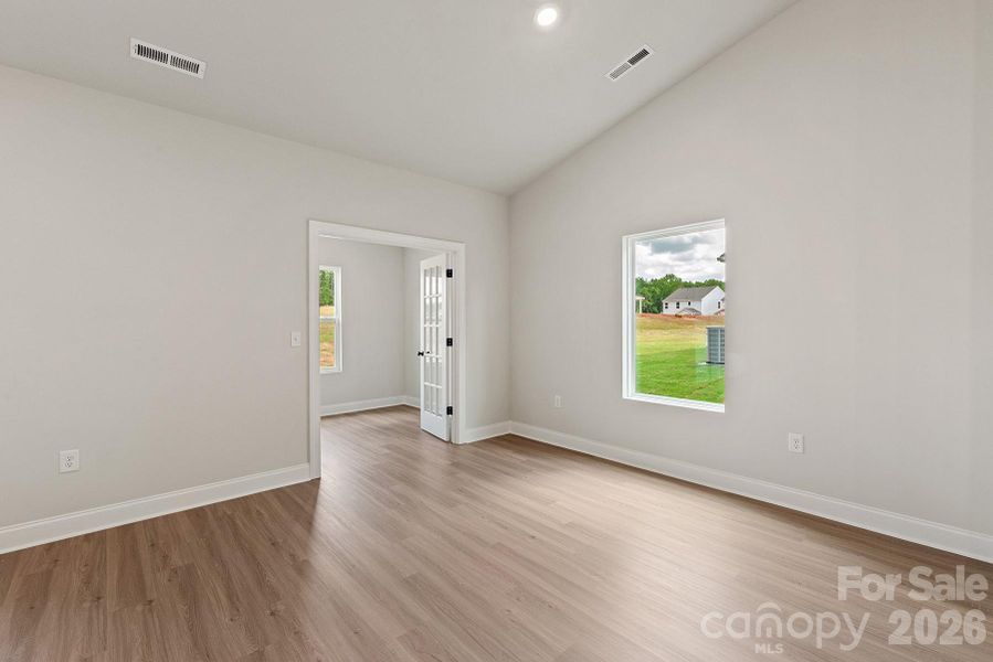 Spacious, unfurnished interior of a new home in Ascot Woods, Charlotte (Image 11).